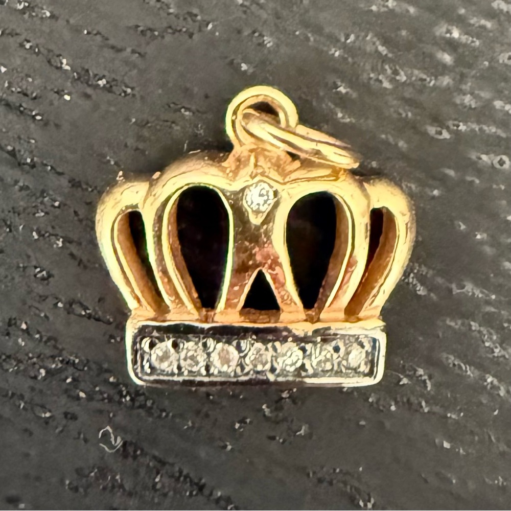 Stella & Dot Crown Pendant (aka Queen Bee)